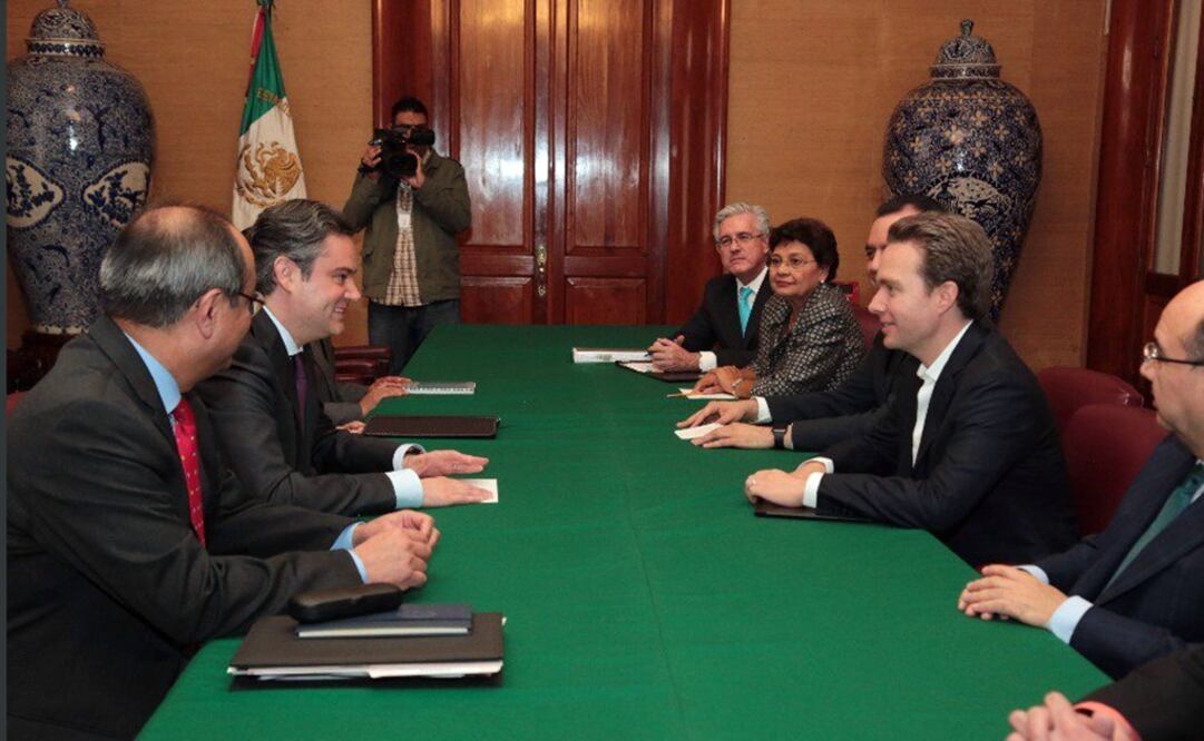 El titular de la SEP recibió en sus oficinas al mandatario de Chiapas. /Especial