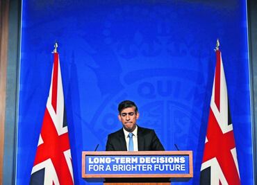 Reino Unido aprueba plan para expulsar migrantes a Ruanda