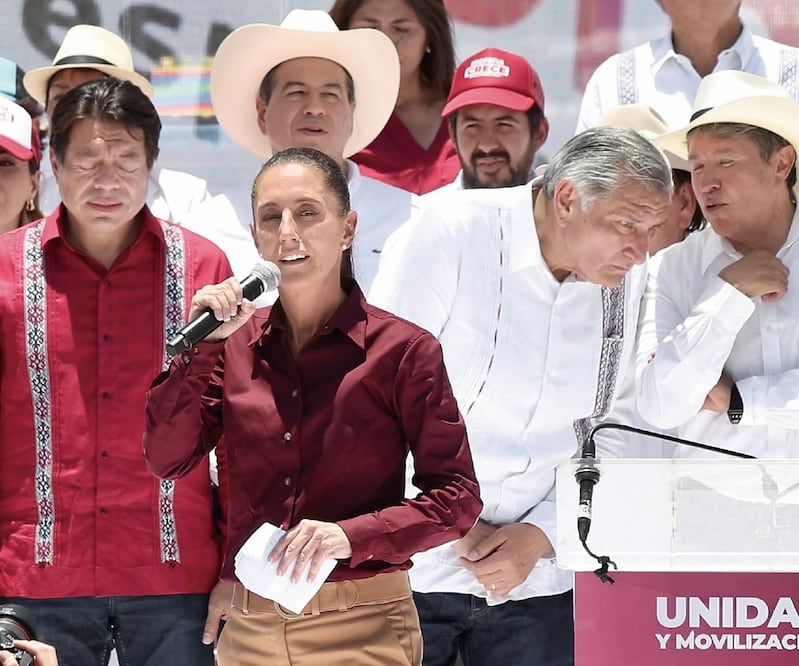 Claudia Sheinbaum, jefa de Gobierno de la CDMX, y Adán Augusto López, secretario de Gobernación, están entre los funcionarios de Morena a los que se les aplicará tutela preventiva tras participar en un mitin en Coahuila. Foto: Archivo EL UNIVERSAL 