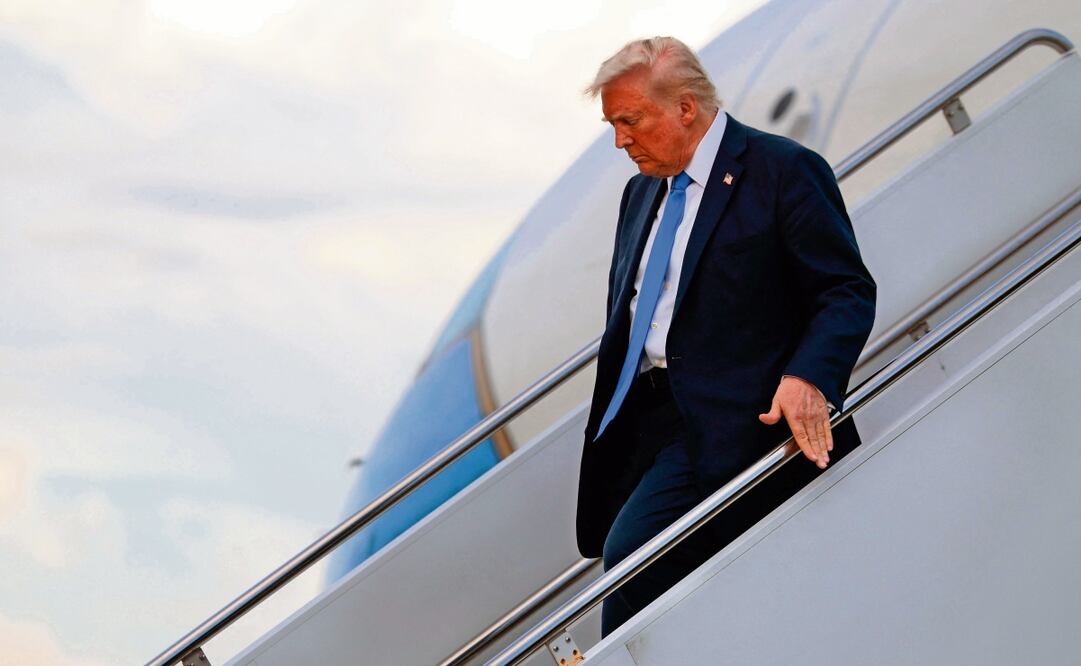 El presidente de EU, Donald Trump, y la presidenta de México, Claudia Sheinbaum, sostuvieron una conversación telefónica este 1 de mayo. Foto: Anna Moneymaker / AFP