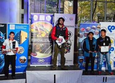 Politécnicos destacan en concurso internacional de robótica