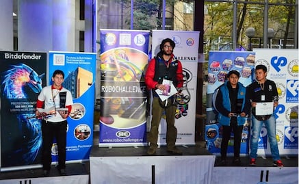 Politécnicos destacan en concurso internacional de robótica