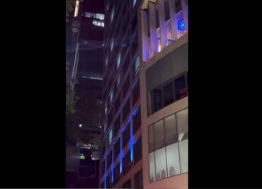 Muere mujer tras lanzarse desde un alto piso en Reforma 222