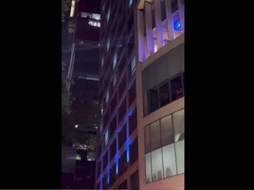 Muere mujer tras lanzarse desde un alto piso en Reforma 222