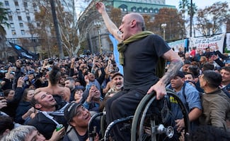 Argentina despide a Carlos "El Indio" Solari con una multitudinaria reunión en Plaza de Mayo