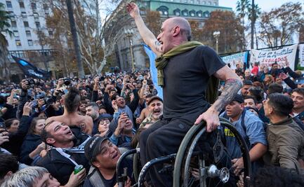 Argentina despide a Carlos "El Indio" Solari con una multitudinaria reunión en Plaza de Mayo