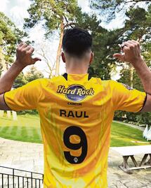 De ganar la People's League, Raúl Jiménez festejaría en el Ángel de la Independencia