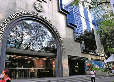 Conacyt publica nuevo Reglamento de Becas; elimina suspender pago a becarias embarazadas