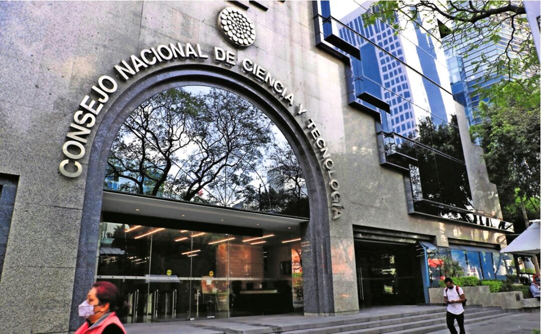 El Conacyt publicó en el DOF el nuevo Reglamento de Becas en el que eliminó la amenaza de suspender el apoyo económico a becarios en México y el extranjero que participen en protestas políticas. Foto: archivo/EL UNIVERSAL