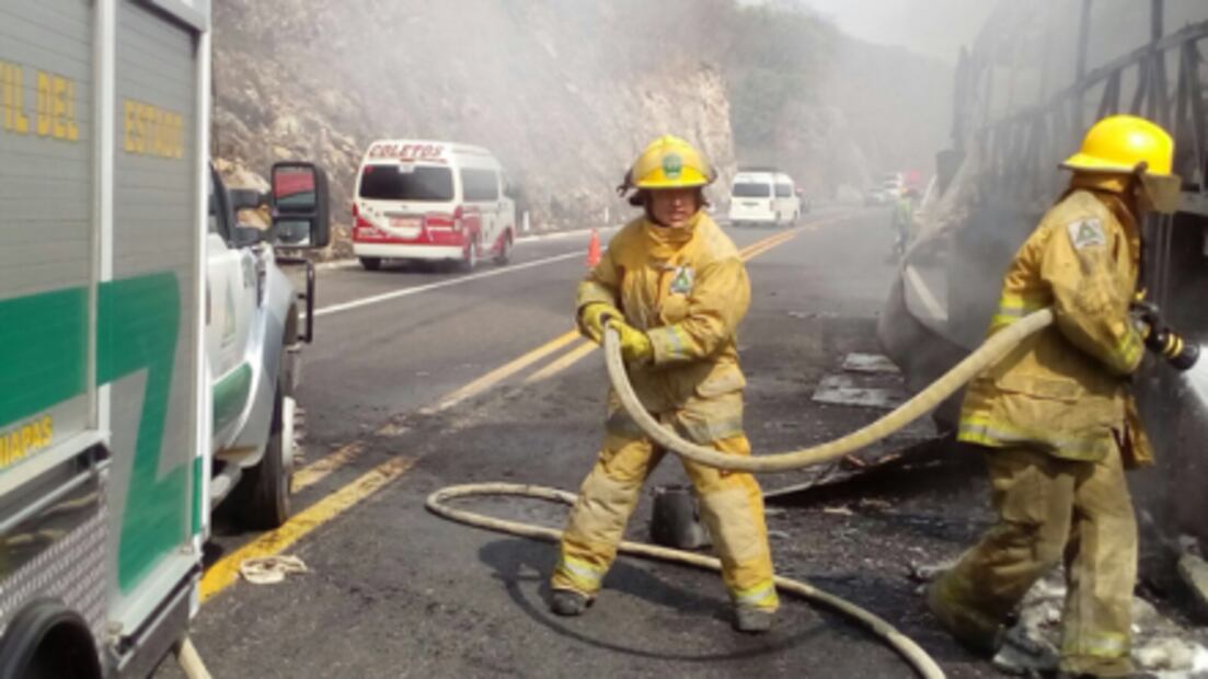 Arde autobús con turistas en Chiapas; no hay heridos
