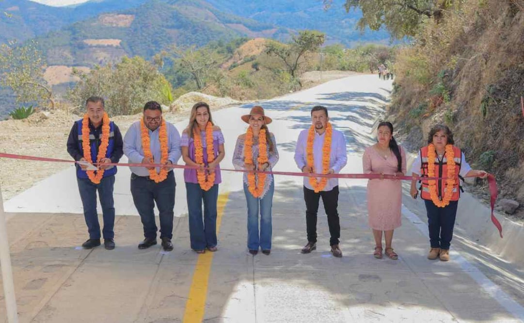 Evelyn Salgado, gobernadora de Guerrero, inaugura primer camino artesanal en la comunidad de Leonardo Bravo / Foto: Especial