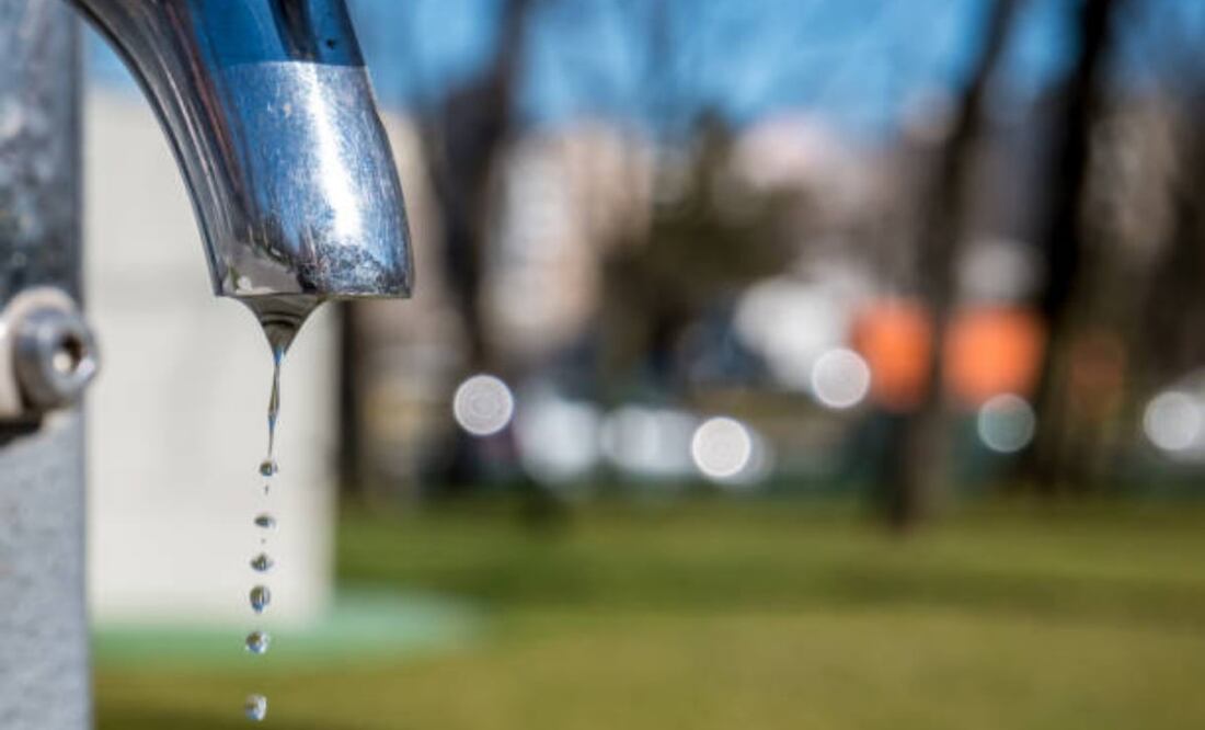 Claudia Sheinbaum anunció que 25 grandes empresas ya comenzaron a informar cuánta agua podrán proveer a la Ciudad de México. Foto: IStock