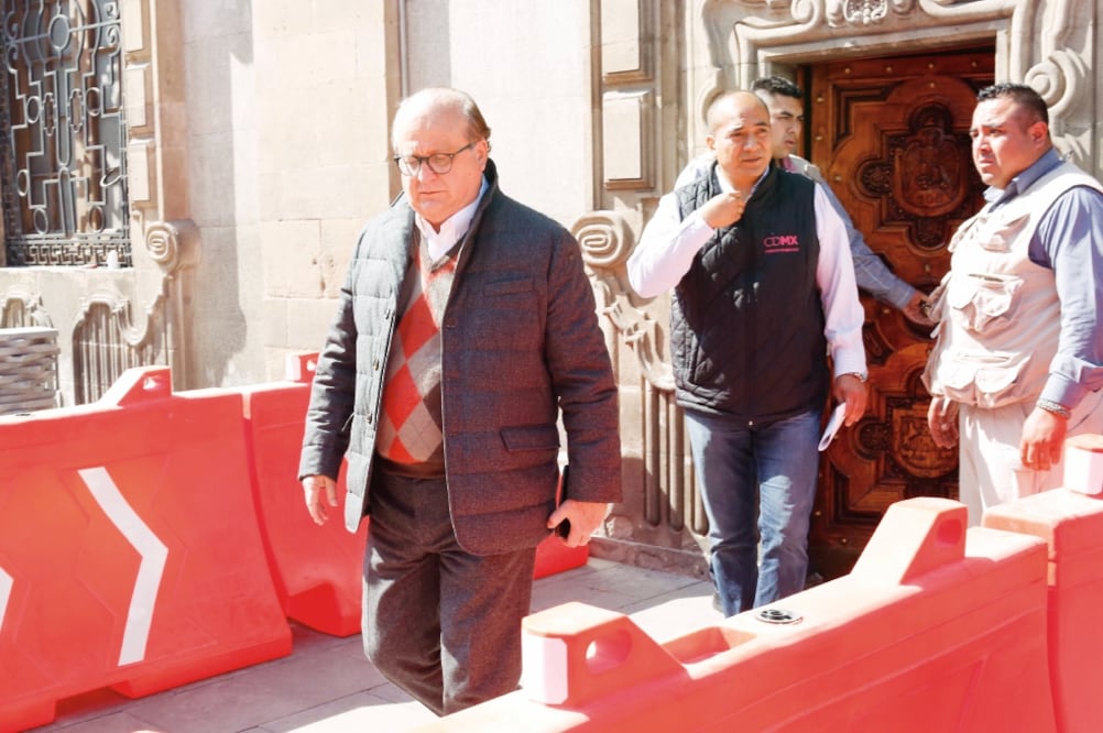 Graco Ramírez Garrido Abreu, gobernador de Morelos, y dirigentes perredistas, se reunieron en el Antiguo Palacio del Ayuntamiento con el jefe de Gobierno. (AGUSTÍN SALINAS. EL UNIVERSAL)