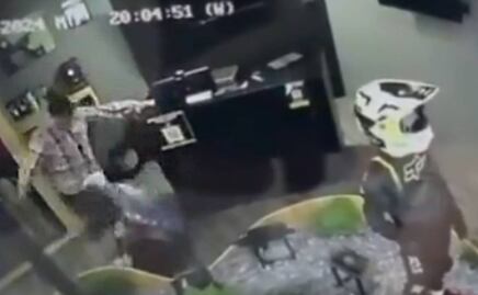 VIDEO: Gerente de tienda deportiva golpea a puñetazos y patadas a su empleada en Naucalpan