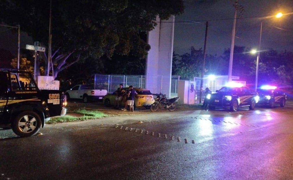 Operativo policial evita linchamiento en Mérida; acusan fraude por canastas navideñas.
Foto: Especial.