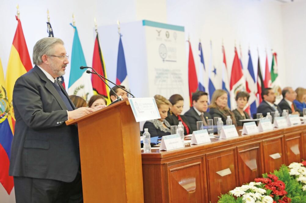 Luis María Aguilar, presidente de la SCJN, en la reunión para AL y el Caribe de la Asociación Internacional de Mujeres Juezas. (IVÁN STEPHENS. EL UNIVERSAL)