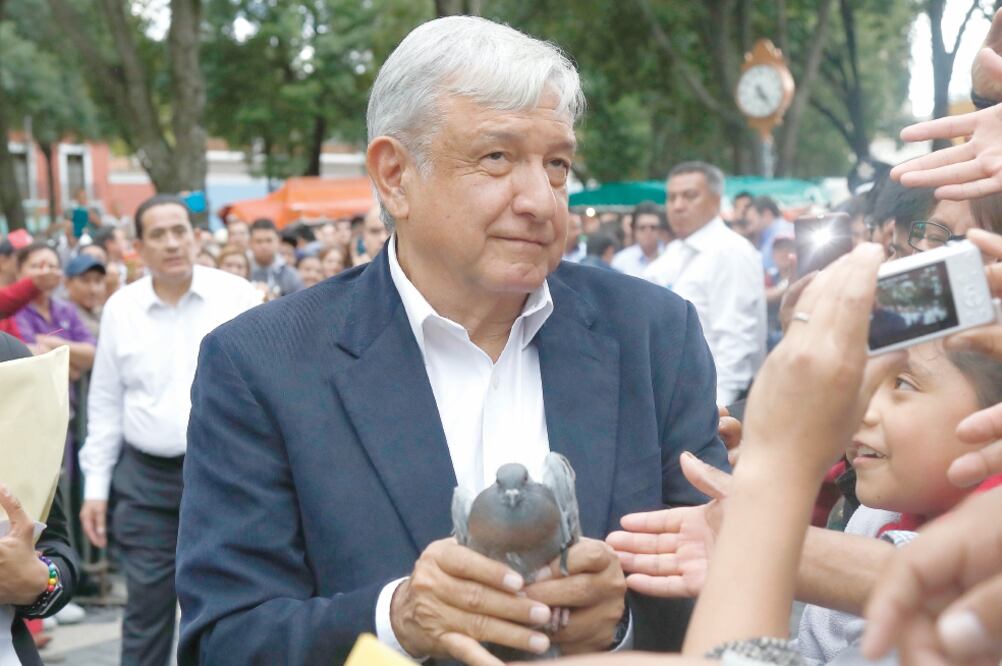 El presidente electo, Andrés Manuel López Obrador, durante un mitin posterior a la reunión con el gobernador de Tlaxcala, Marco Antonio Mena. Foto: YADÍN XOLALPA. EL UNIVERSAL