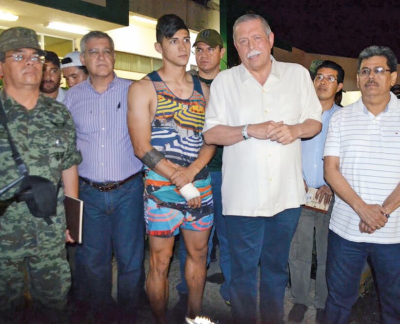 El ex seleccionado nacional dialogó con el gobernador Egido Torre Cantú después de su supuesto secuestro la noche del sábado cuando regresaba de una fiesta (EFE)