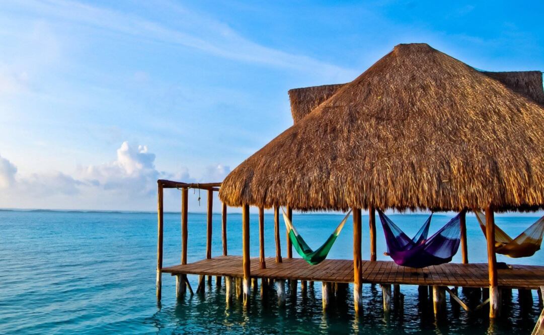 El muelle del hotel Rancho Encantado, en plena Laguna de Bacalar. (Foto: Rancho Encantado)