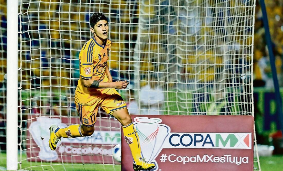 El delantero pasó por todas las categorías hasta debutar en la Primera División en 2009 con el club mexicano Tigres de la Universidad Autónoma de Nuevo León (ARCHIVO EL UNIVERSAL)