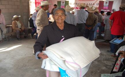 Distribuyen tres mil cobertores a indigentes en NL