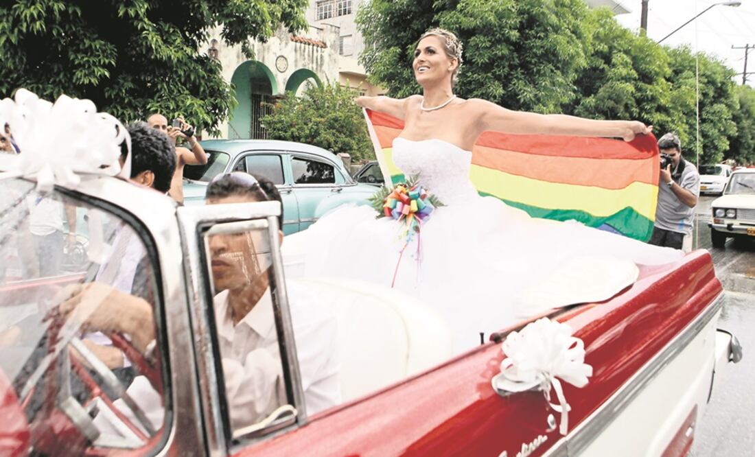 Una transexual en La Habana, en una imagen de 2011. La legalización de las bodas gay quedó fuera del proyecto de reforma constitucional. Foto: ARCHIVO. AP