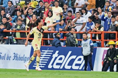 Diego Lainez no perderá el piso 