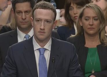 Facebook no hizo suficiente contra robo de datos, admite Zuckerberg ante Congreso de EU