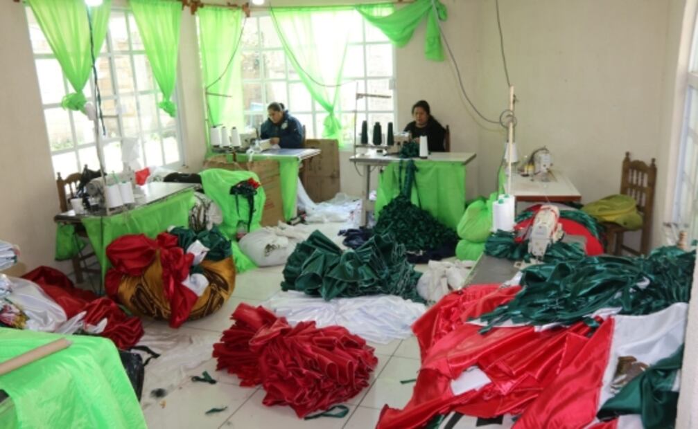 De Toluca para el mundo: elaboran banderas que viajarán al mundial de Qatar