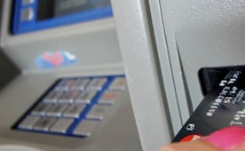 Secretaría de Seguridad de Sinaloa alerta por robo de tarjetas en cajeros; extranjeros ofrecen ayuda para poder cambiarlas y saquear cuentas