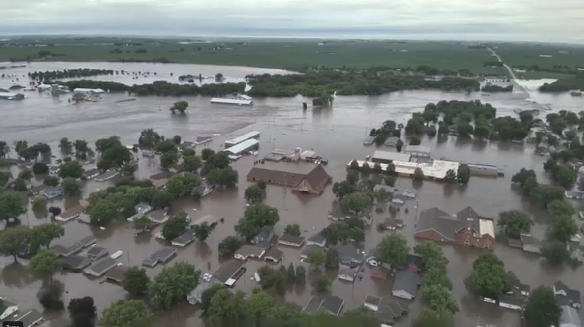 Esta imagen proporcionada por el sheriff del condado de Sioux muestra la ciudad de Rock Valley, Iowa. Foto: AP