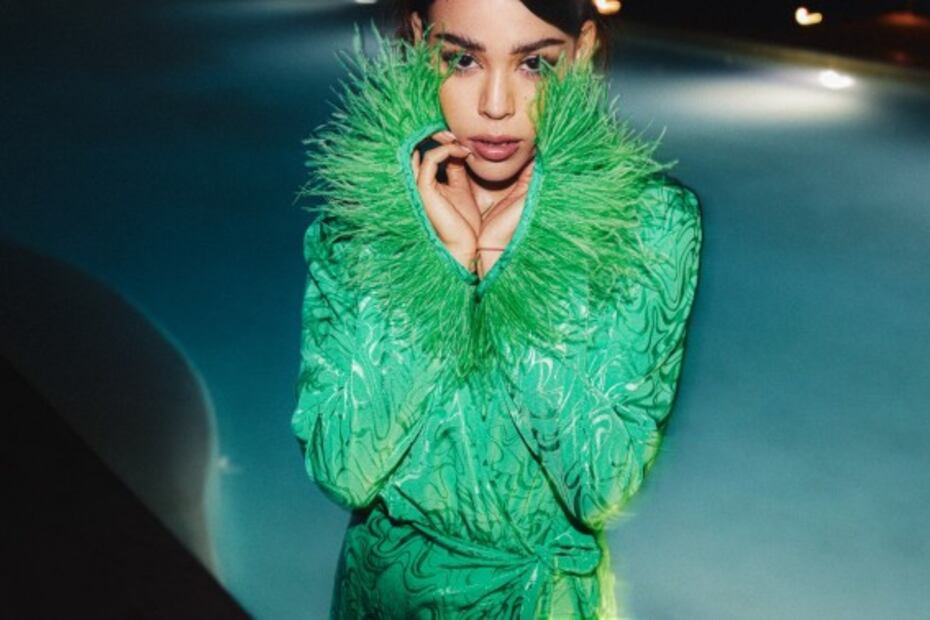 Danna Paola presenta colección de primavera con importante marca de ropa