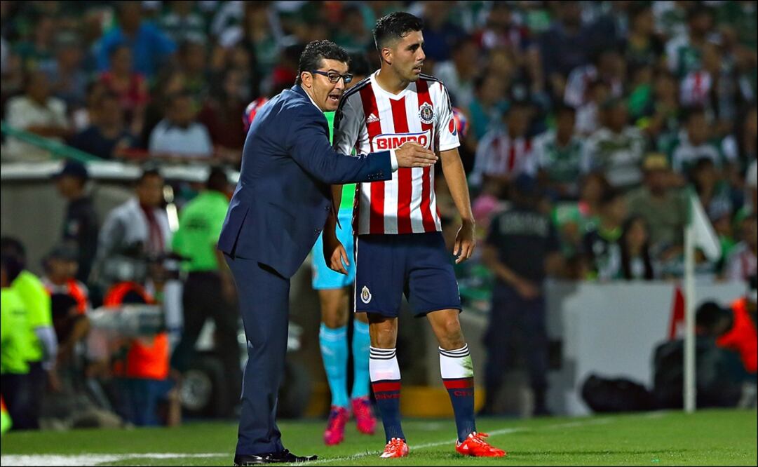 José Manuel de la Torre evitó el descenso de las Chivas. Foto: Imago 7