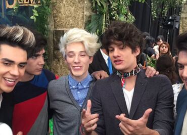 Famosos desfilan en alfombra de "El libro de la selva"