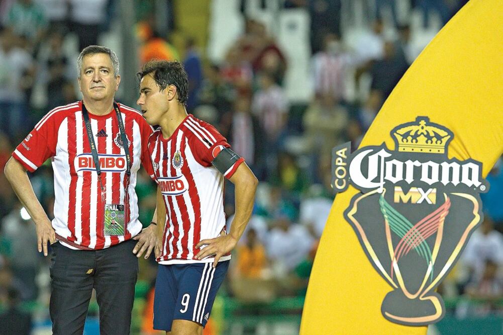 Jorge Vergara acudió ayer a Verde Valle para festejar un año más de vida con sus jugadores (IMAGO7)