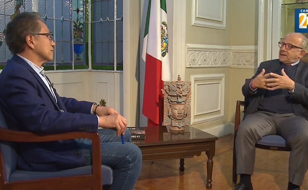 Javier Aranda Luna director de Canal 22 y  Diego Prieto director general del Instituto Nacional de Antropología e Historia. Captura Vía Youtube. 