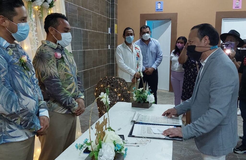 Irving y Miguel, la primera pareja gay en casarse en Yucatán denuncia hostigamiento y discriminación