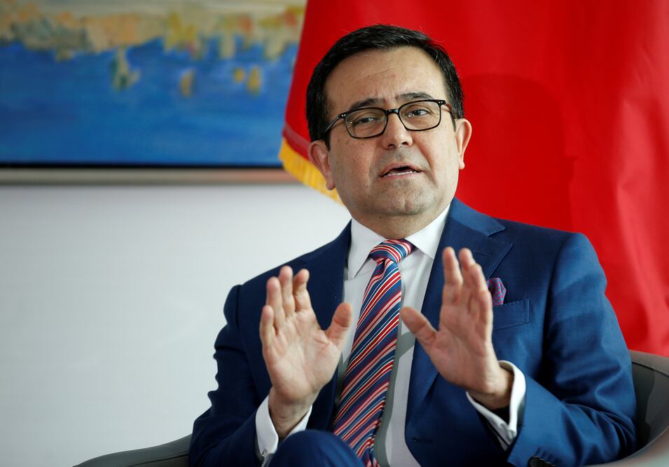 Ildefonso Guajardo Villarreal durante la reunión con la ministra canadiense de asuntos exteriores, Chrystia Freeland. FOTO: REUTERS