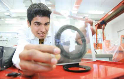 Mexicanos confían más en horóscopos que en ciencia, asegura académico