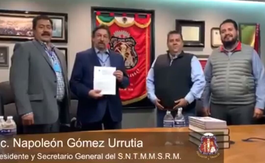 A través de un video, Napoleón Gómez Urrutia exhibió el laudo que les da la titularidad del contrato colectivo. FOTO: captura de video