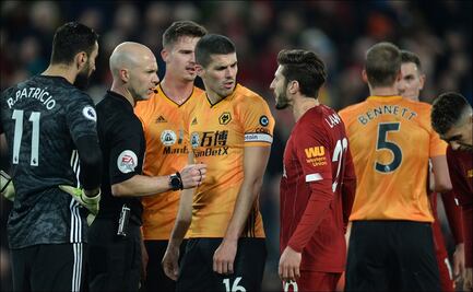 Liverpool derrota al Wolverhampton con polémica por el VAR