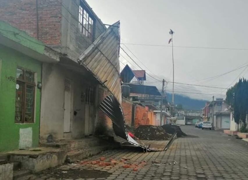 Reportan destrozos en Michoacán por fuertes lluvias y vientos