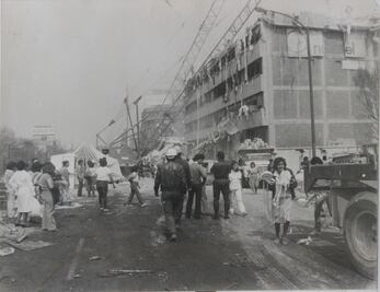 “Ellos querían sus cajas fuertes, las mujeres atrapadas en los escombros no importaban”