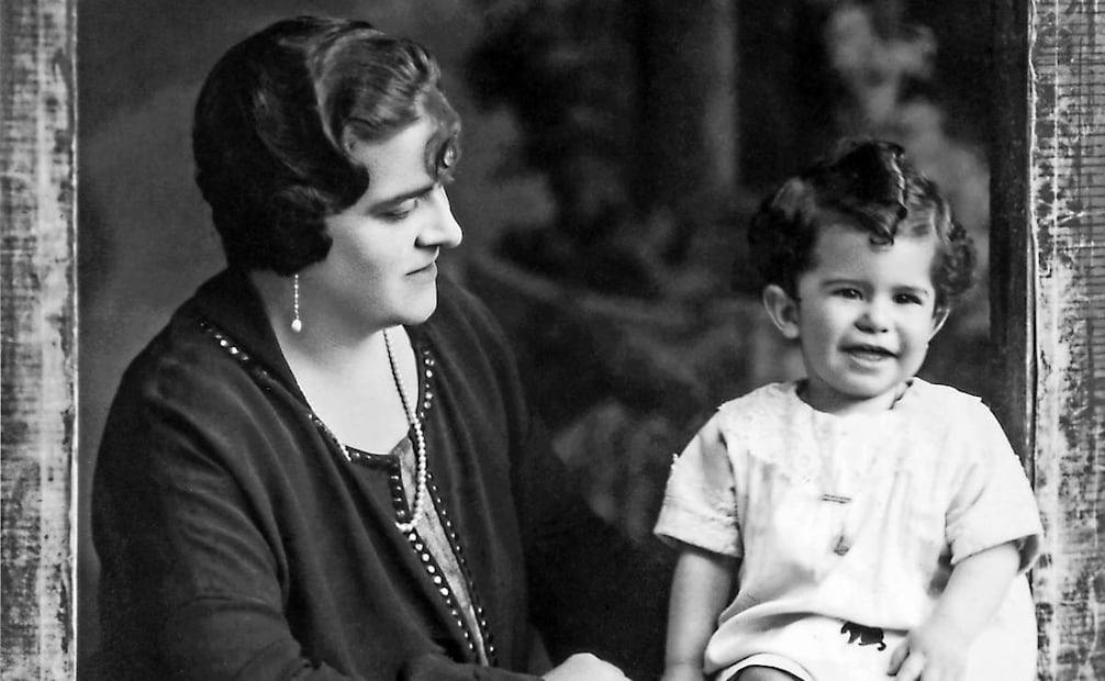 El libro da cuenta de la vida familiar del historiador, en la imagen junto a
su madre, Luisa Portilla Nájera. Foto: Álbum familiar León-Portilla Treviño