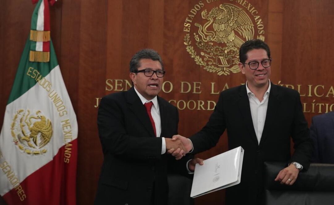 Ricardo Monreal y Juan Carlos Baker, en el anuncio del nuevo TLC en el Senado de la República. (Luis Cortés)