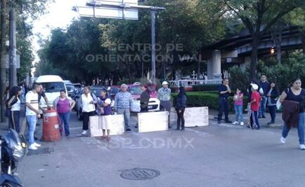 Vecinos bloquean lateral de Circuito Interior