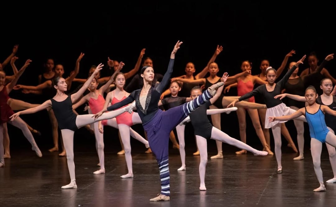 Elisa Carrillo durante una clase magistral. Foto: Danzatlán.