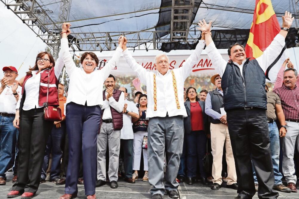 Al cierre de campaña de Delfina Gómez, en Nezahualcóyotl, acudieron el líder de Morena, Andrés Manuel López Obrador, y Óscar González, candidato del PT, quien recientemente declinó en su favor. (IRVIN OLIVARES. EL UNIVERSAL)