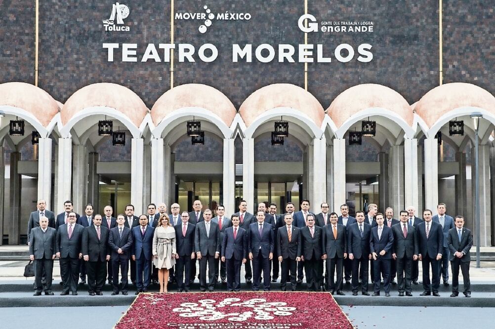 El presidente Enrique Peña Nieto encabezó en el Teatro Morelos , en Toluca, Estado de México, la 50 reunión ordinaria de la Conferencia Nacional de Gobernadores (PRESIDENCIA)