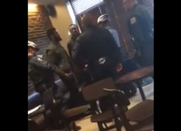 Acusan racismo tras incidente en Starbucks de Filadelfia